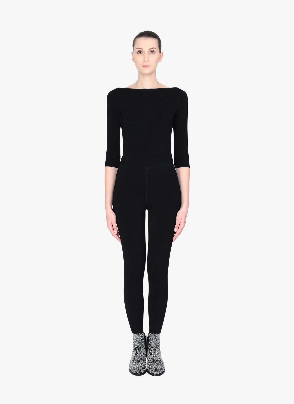 Low boots ALAÏA BLACK/WHITE LOW BOOTS